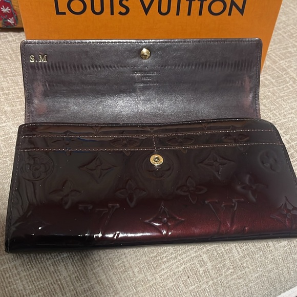 Louis Vuitton Amarante Vernis Sarah Monogram Wallet - Picture 10 of 17